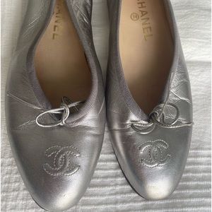 Classic silver Chanel flat. Timeless